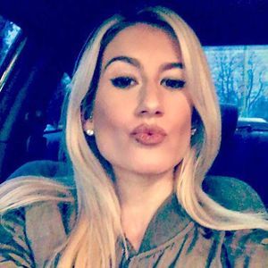 Meet your Posher, Maura